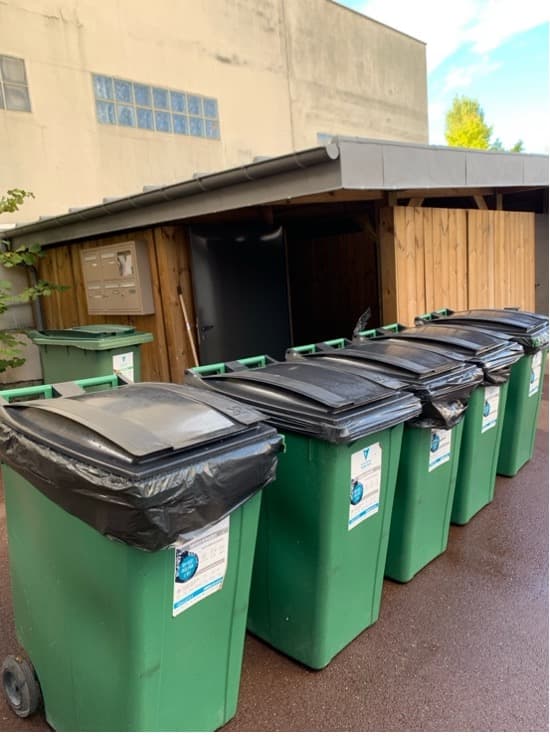 Gestion des containers et sortie des bacs à Paris